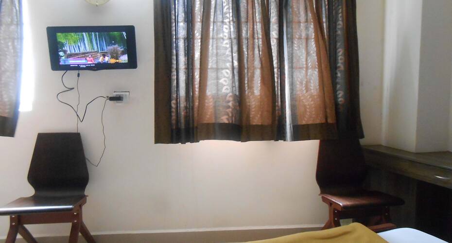 Crown Guest House, Chennai 5